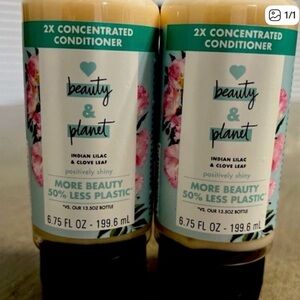 Love Beauty & Planet Indian Lilac & Clove Leaf Conditioner - Light Teal & Pink